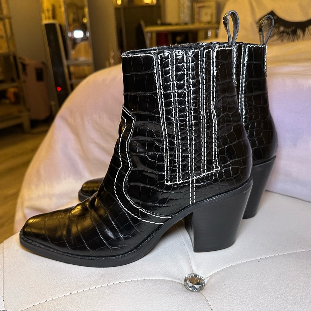 Steve Madden Geniva bootie